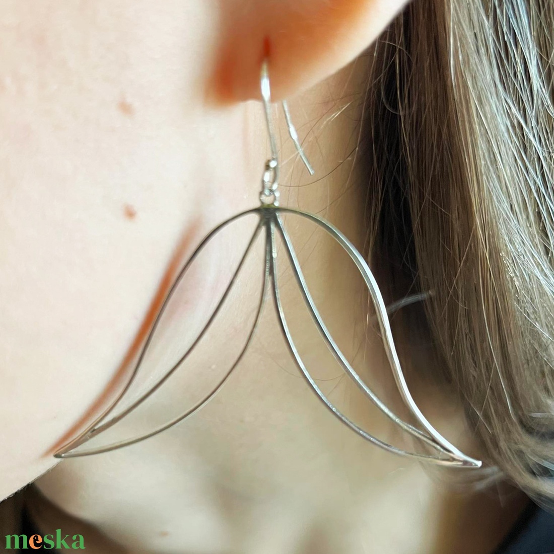 Aranytulipán lógós fülbevaló - ékszer - fülbevaló - lógó fülbevaló - Meska.hu