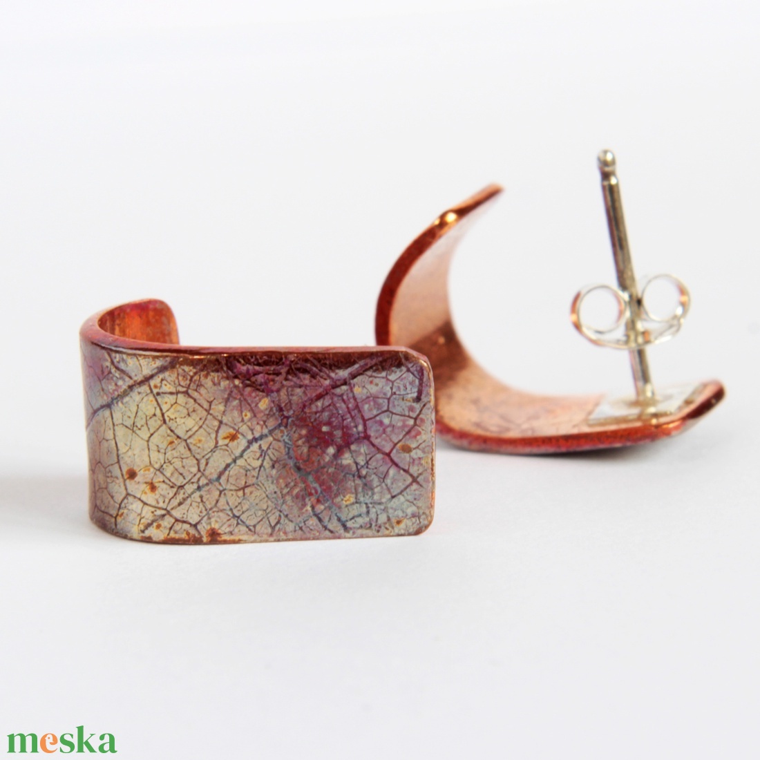 Írisz bedugós fülbevaló vörösrézből ezüst szárral - ékszer - fülbevaló - pötty fülbevaló - Meska.hu