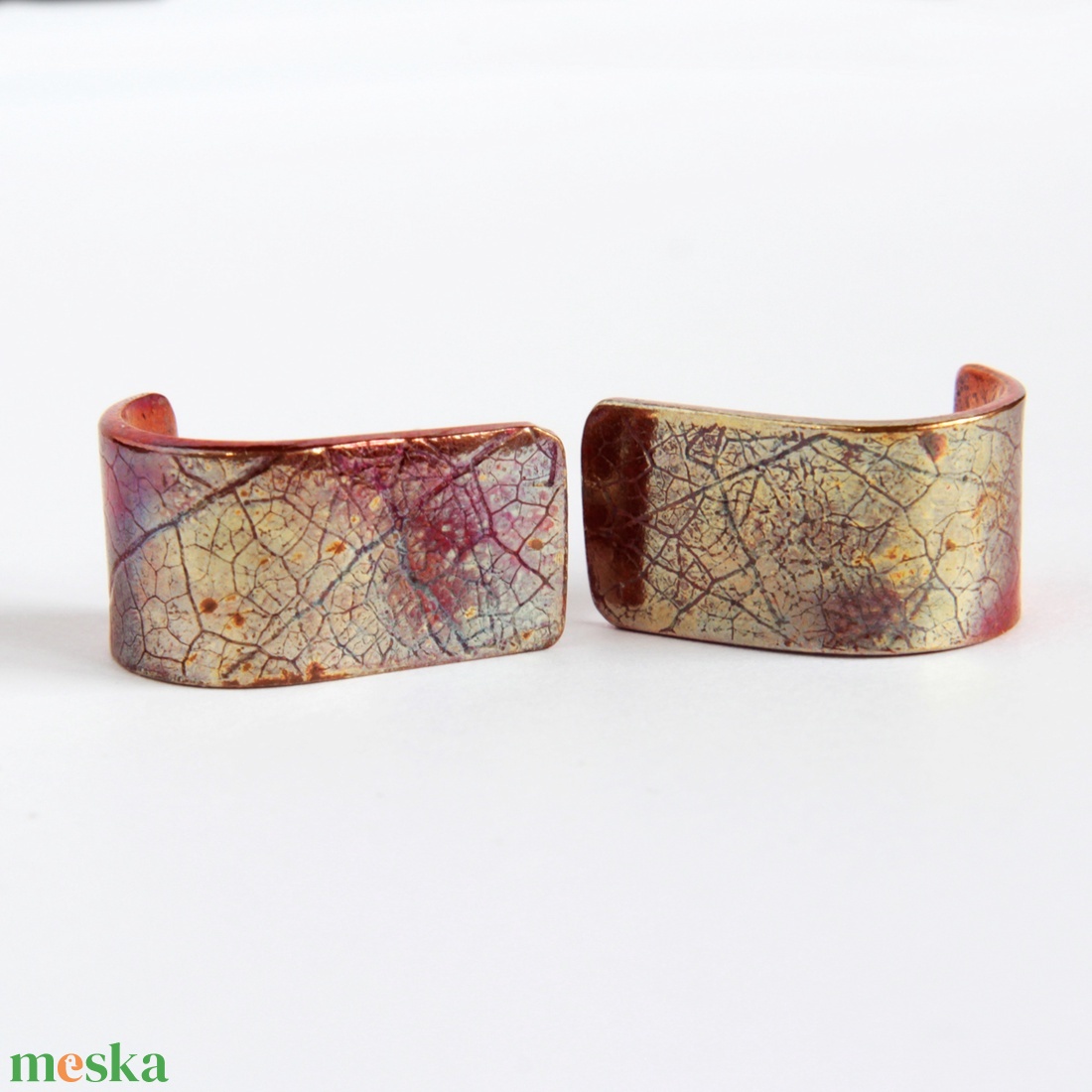 Írisz bedugós fülbevaló vörösrézből ezüst szárral - ékszer - fülbevaló - pötty fülbevaló - Meska.hu