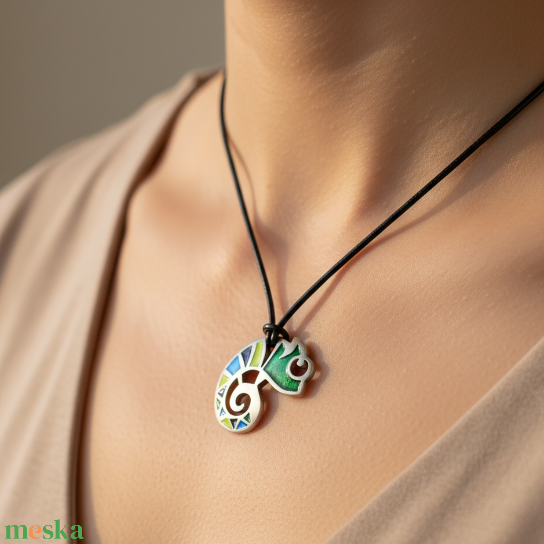 Színes Kaméleon Medál - ékszer - nyaklánc - medál - Meska.hu