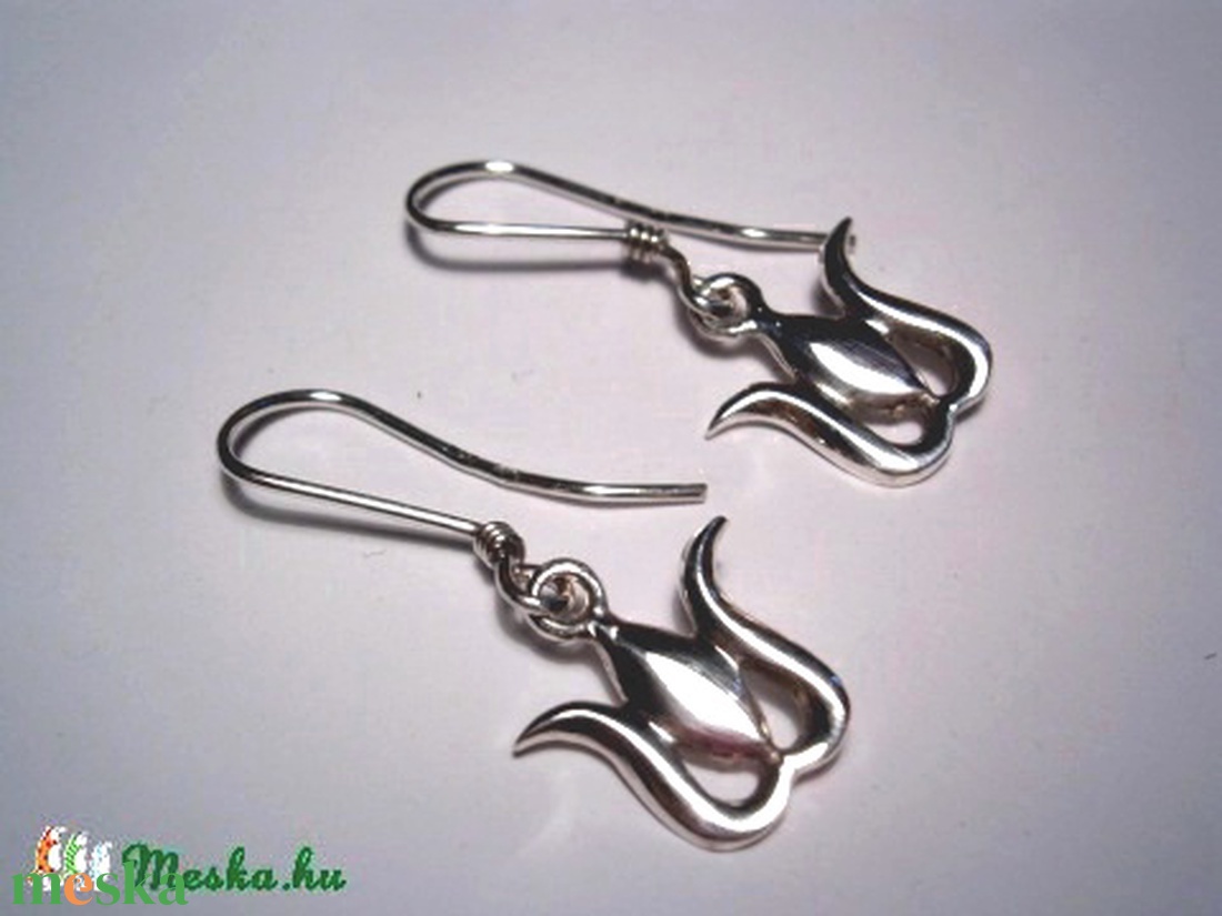 Tulipános akasztós ezüst füli  - ékszer - fülbevaló - lógó fülbevaló - Meska.hu