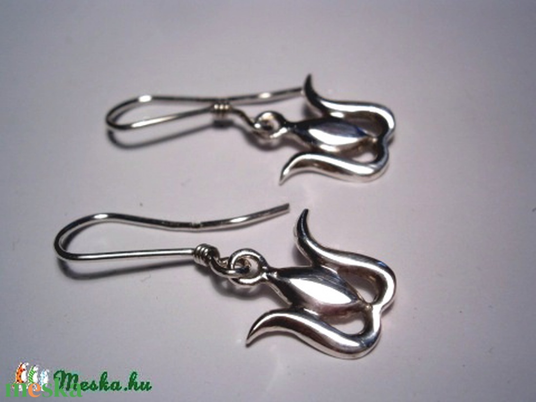 Tulipános akasztós ezüst füli  - ékszer - fülbevaló - lógó fülbevaló - Meska.hu