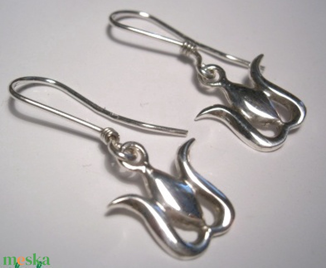 Tulipános akasztós ezüst füli  - ékszer - fülbevaló - lógó fülbevaló - Meska.hu