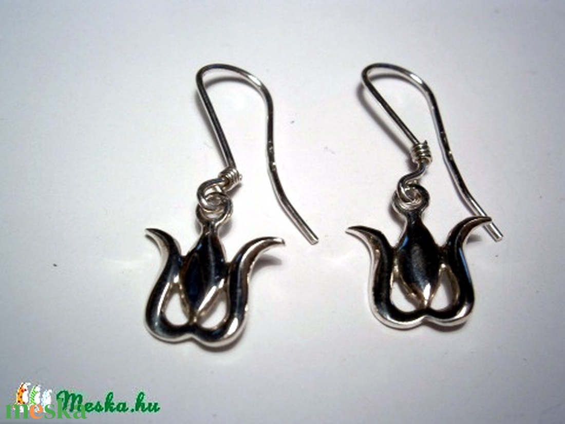 Tulipános akasztós ezüst füli  - ékszer - fülbevaló - lógó fülbevaló - Meska.hu