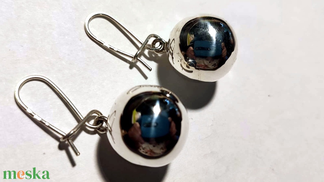 Ezüst gömb fülbevaló - ékszer - fülbevaló - lógó fülbevaló - Meska.hu