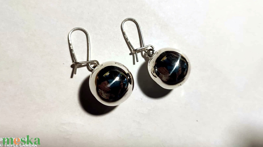 Ezüst gömb fülbevaló - ékszer - fülbevaló - lógó fülbevaló - Meska.hu