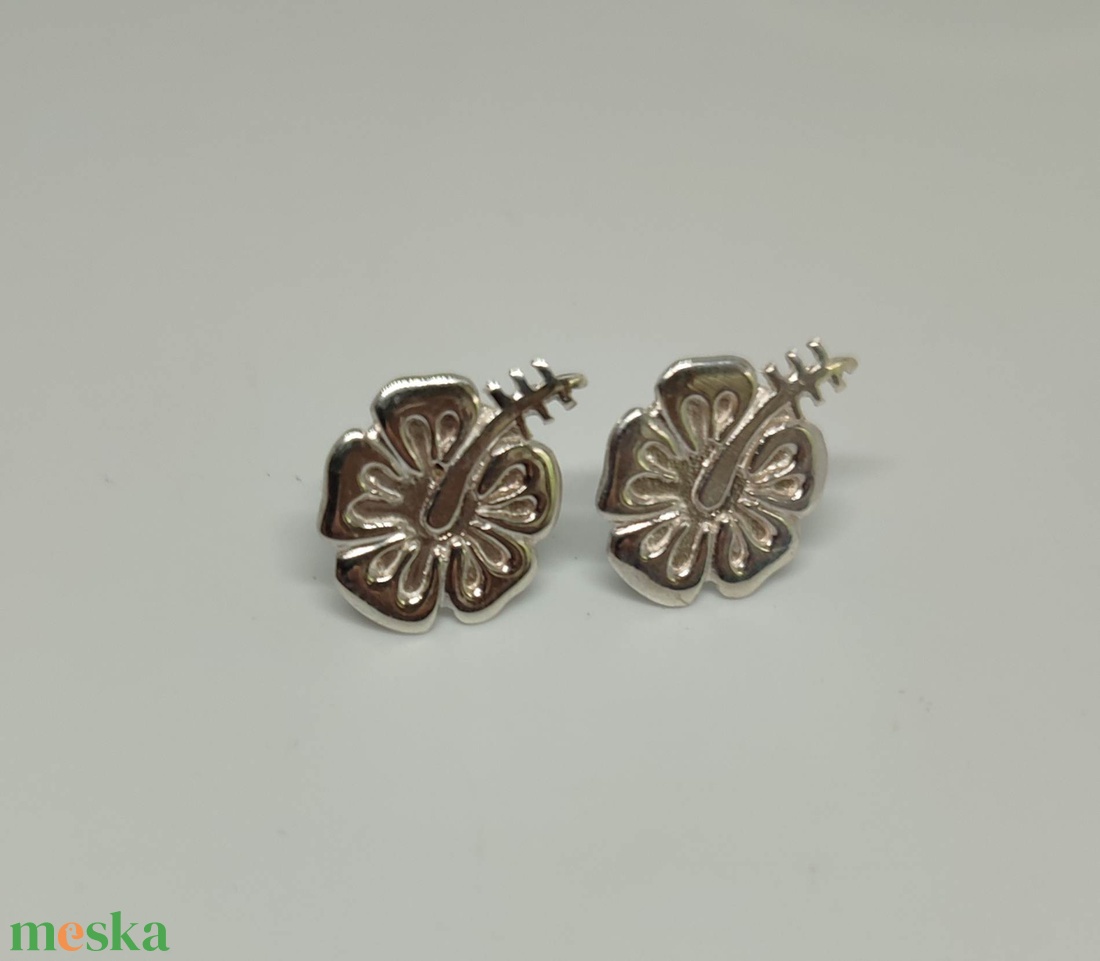 Lótuszvirág fülbevaló ezüstből - ékszer - fülbevaló - pötty fülbevaló - Meska.hu