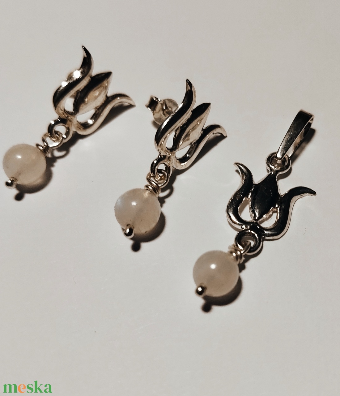 Tulipános ezüst szett holdkővel - ékszer - fülbevaló - lógó fülbevaló - Meska.hu