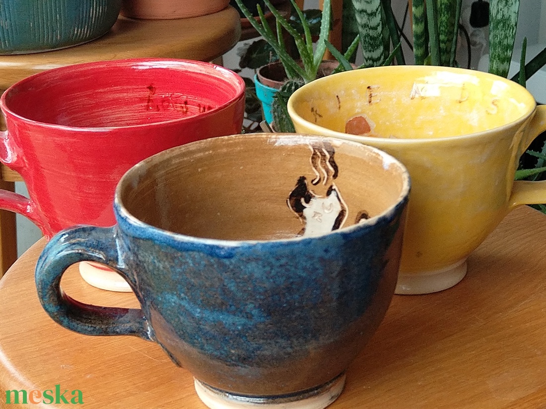 színes jóbarátok teásbögre - művészet - szobor - kerámia - Meska.hu