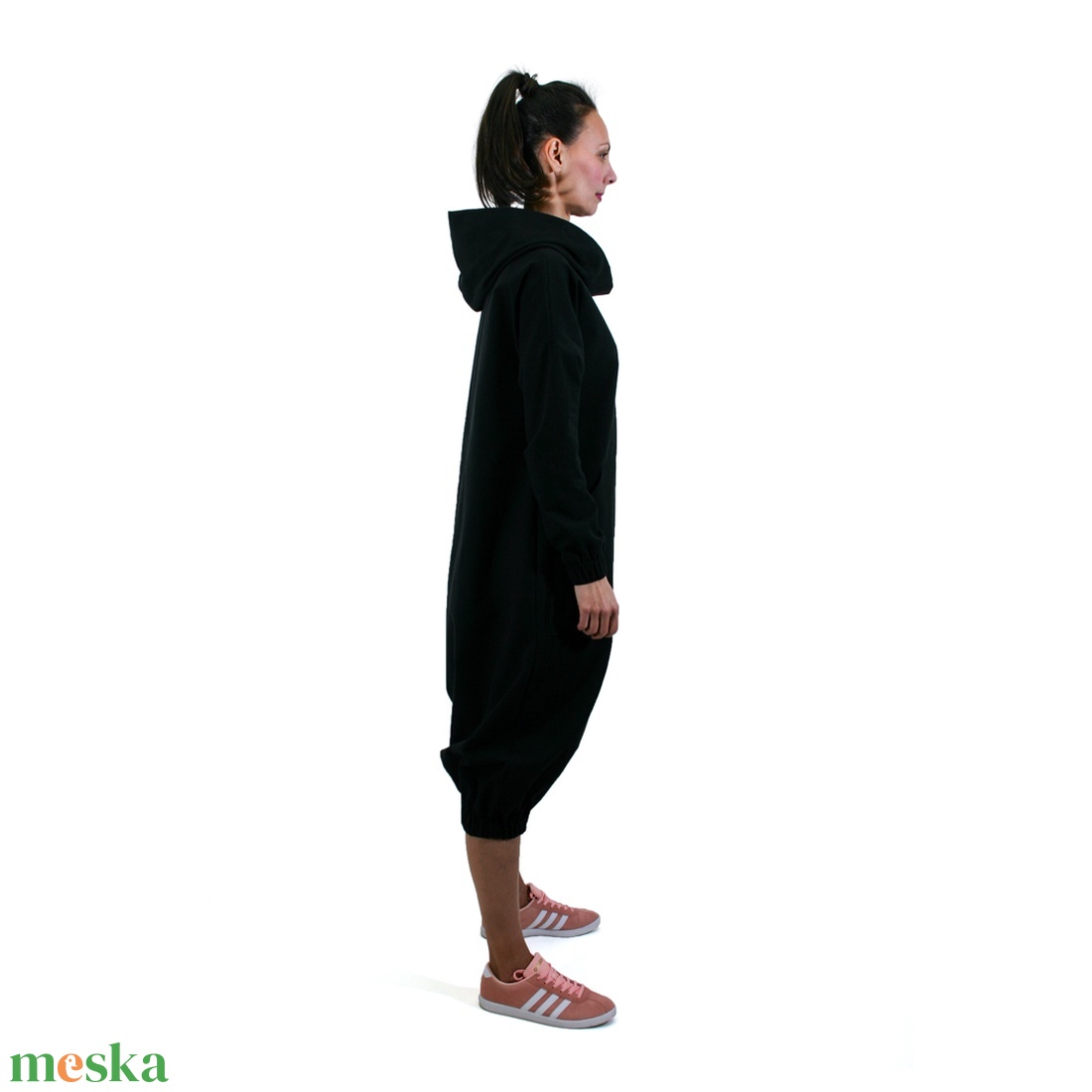 Black Long Padme - hosszú ujjas, kapucnis, kenguruzsebes ruha, alján gumírozott hosszú felső - ruha & divat - női ruha - ruha - Meska.hu