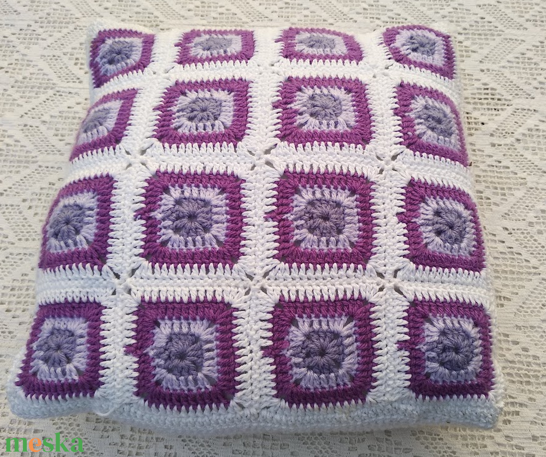 Horgolt díszpárna - otthon & életmód - lakástextil - párna & párnahuzat - díszpárna (belsővel együtt) - Meska.hu