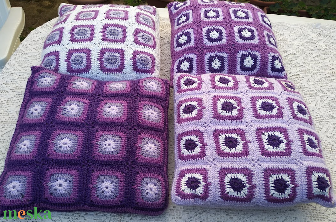 Horgolt díszpárna - otthon & életmód - lakástextil - párna & párnahuzat - díszpárna (belsővel együtt) - Meska.hu