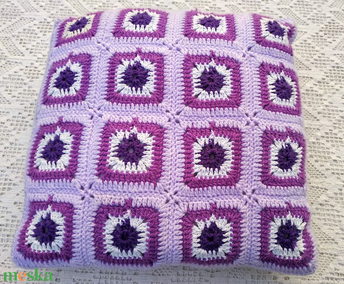 Horgolt díszpárna - otthon & életmód - lakástextil - párna & párnahuzat - díszpárna (belsővel együtt) - Meska.hu