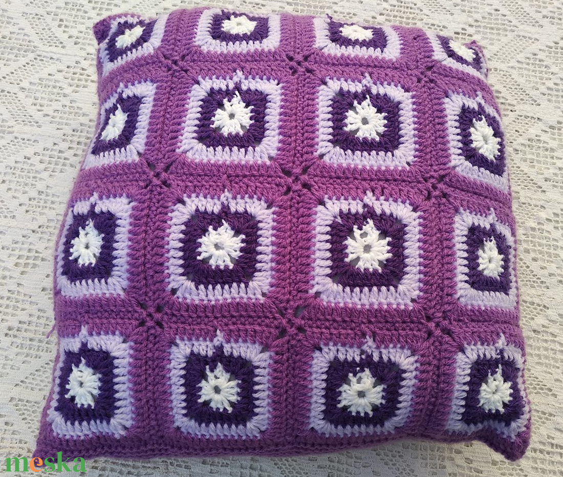 Horgolt díszpárna - otthon & életmód - lakástextil - párna & párnahuzat - díszpárna (belsővel együtt) - Meska.hu