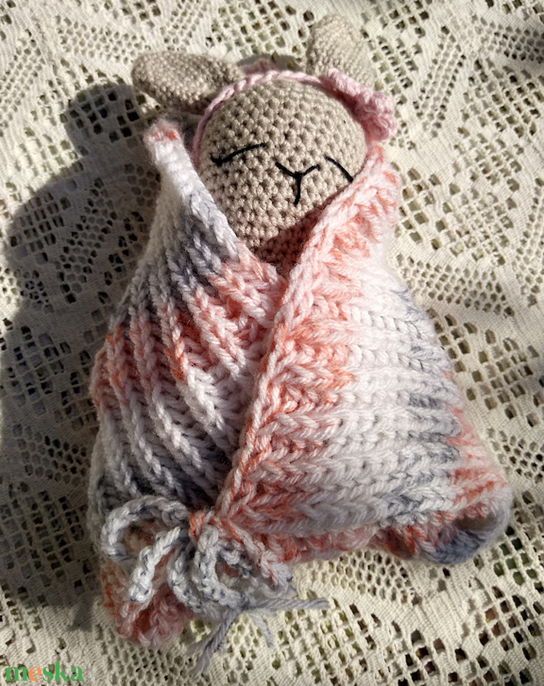 Horgolt nyuszi pólyában - játék & sport - plüssállat & játékfigura - nyuszi - Meska.hu