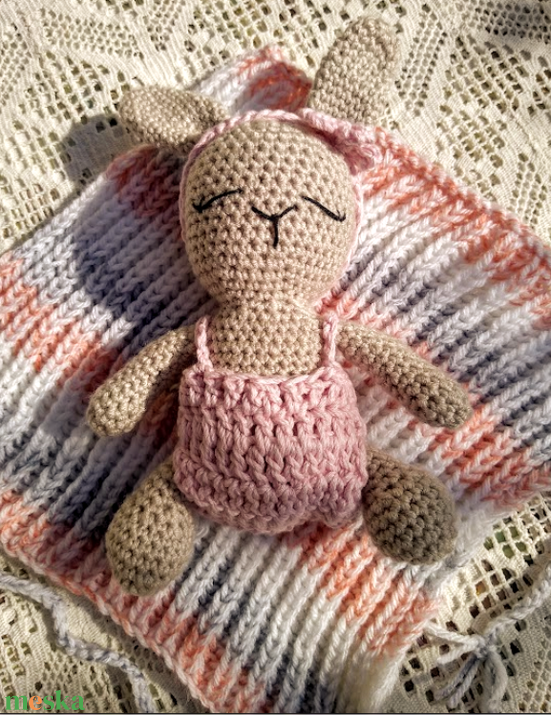 Horgolt nyuszi pólyában - játék & sport - plüssállat & játékfigura - nyuszi - Meska.hu