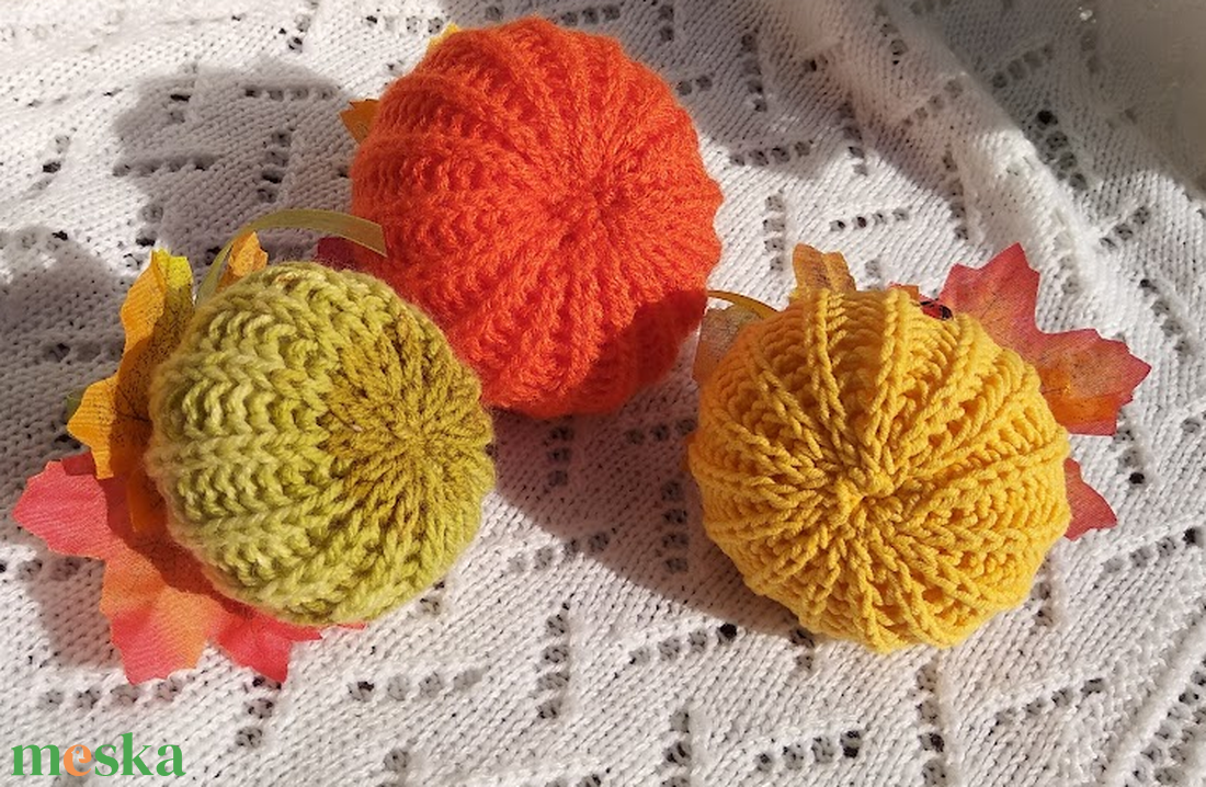 Kötött tökök - otthon & életmód - dekoráció - halloween - halloweeni tök - Meska.hu