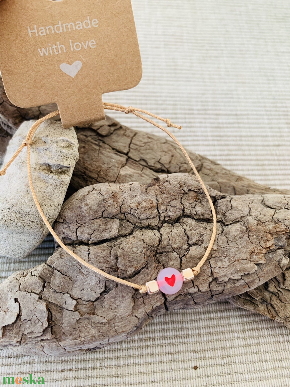 Világító szívecskés karkötő - ékszer - karkötő - gyöngyös karkötő - Meska.hu