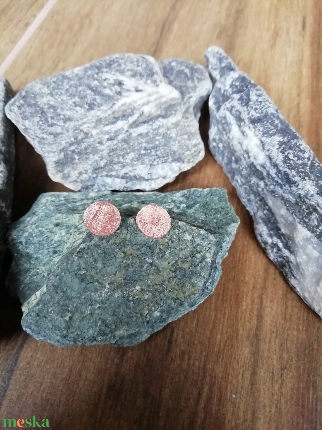 Minimál mini kör fülbevaló vörösrézből - ékszer - fülbevaló - pötty fülbevaló - Meska.hu Minimál mini kör fülbevaló vörösrézből - ékszer - fülbevaló - pötty fülbevaló - Meska.hu
