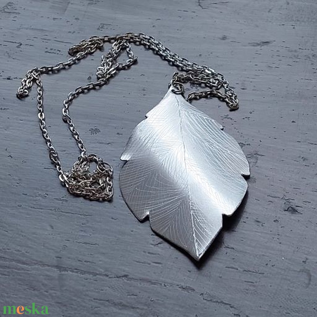 Minimál design LEVÉL nyaklánc fényes, pillekönnyű alumíniumból - ékszer - nyaklánc - hosszú nyaklánc - Meska.hu Minimál design LEVÉL nyaklánc fényes, pillekönnyű alumíniumból - ékszer - nyaklánc - hosszú nyaklánc - Meska.hu