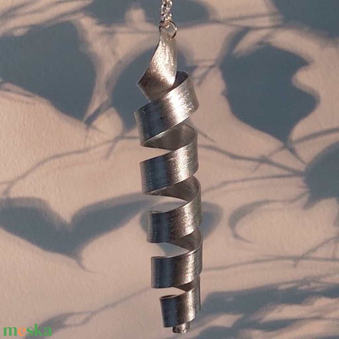 Minimál design CSAVART medál fényes, pillekönnyű alumíniumból, ezüst színű láncon - ékszer - nyaklánc - hosszú nyaklánc - Meska.hu Minimál design CSAVART medál fényes, pillekönnyű alumíniumból, ezüst színű láncon - ékszer - nyaklánc - hosszú nyaklánc - Meska.hu