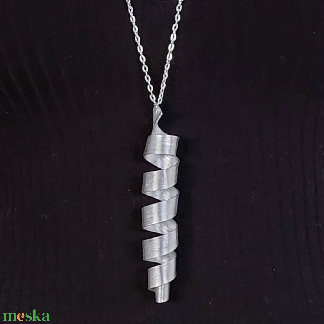 Minimál design CSAVART medál fényes, pillekönnyű alumíniumból, ezüst színű láncon - ékszer - nyaklánc - hosszú nyaklánc - Meska.hu Minimál design CSAVART medál fényes, pillekönnyű alumíniumból, ezüst színű láncon - ékszer - nyaklánc - hosszú nyaklánc - Meska.hu