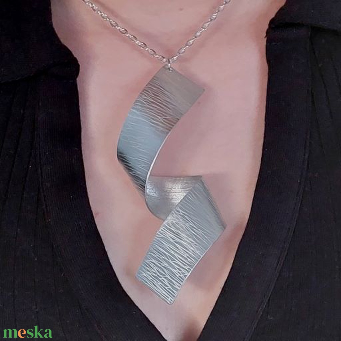Minimál design CSAVART medál fényes, pillekönnyű alumíniumból, ezüst színű láncon - ékszer - nyaklánc - hosszú nyaklánc - Meska.hu Minimál design CSAVART medál fényes, pillekönnyű alumíniumból, ezüst színű láncon - ékszer - nyaklánc - hosszú nyaklánc - Meska.hu