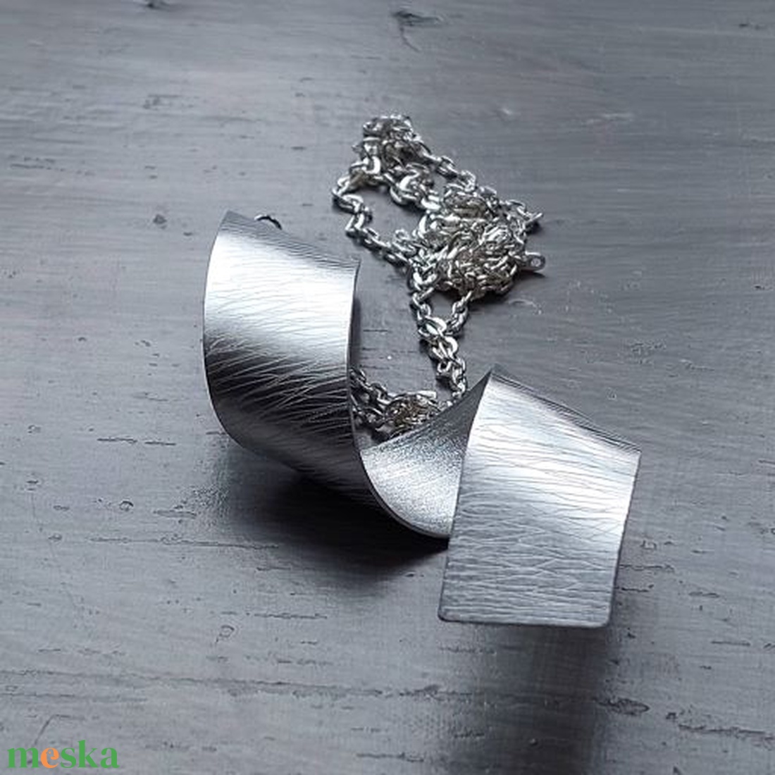 Minimál design CSAVART medál fényes, pillekönnyű alumíniumból, ezüst színű láncon - ékszer - nyaklánc - hosszú nyaklánc - Meska.hu Minimál design CSAVART medál fényes, pillekönnyű alumíniumból, ezüst színű láncon - ékszer - nyaklánc - hosszú nyaklánc - Meska.hu