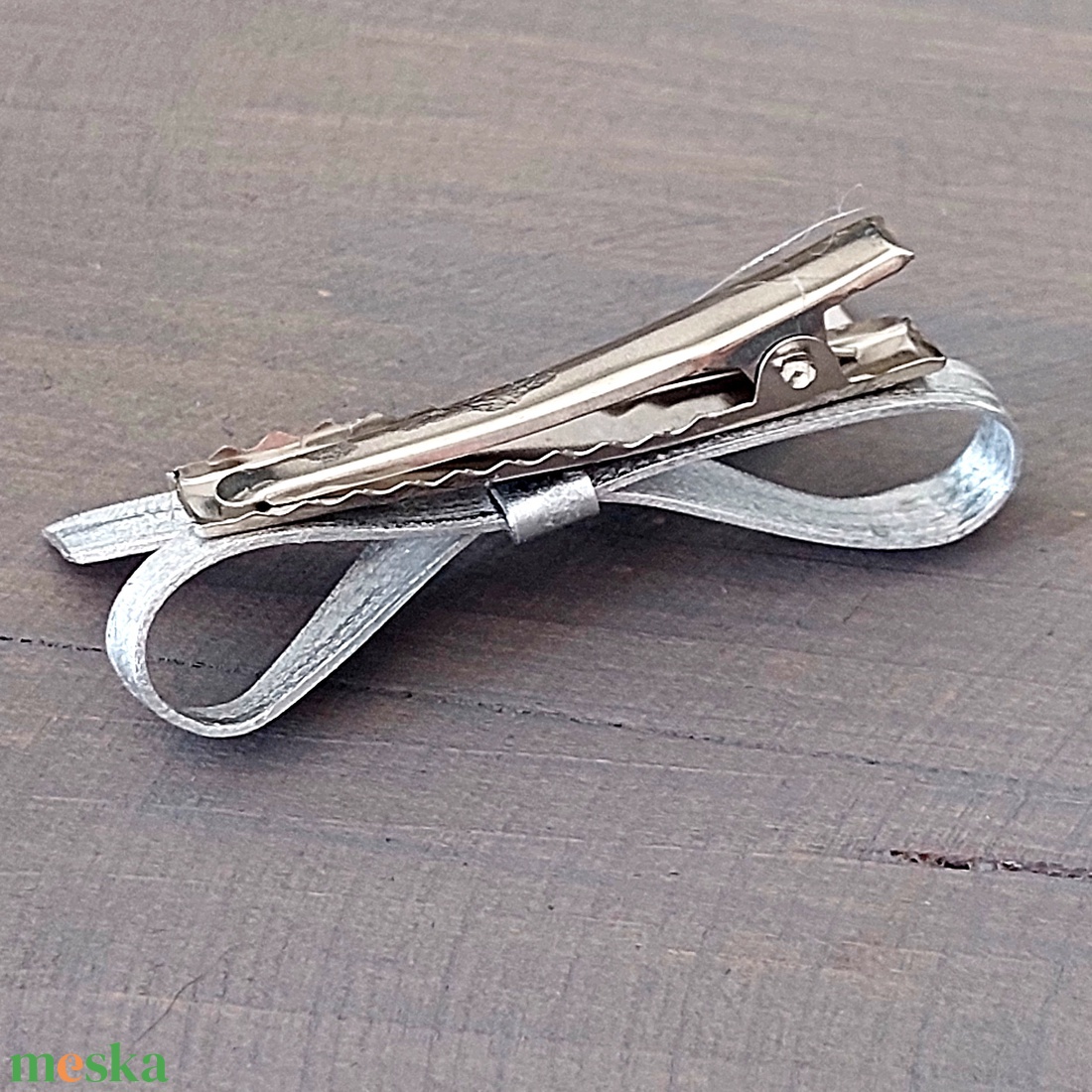 Ezüst masni kitűző és hajcsatt - ékszer - kitűző és bross - ruha & cipőklipsz - Meska.hu Ezüst masni kitűző és hajcsatt - ékszer - kitűző és bross - ruha & cipőklipsz - Meska.hu