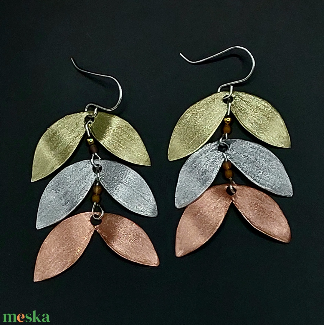 Három színű fülbevaló rézből és alumíniumból - ékszer - fülbevaló - lógó fülbevaló - Meska.hu