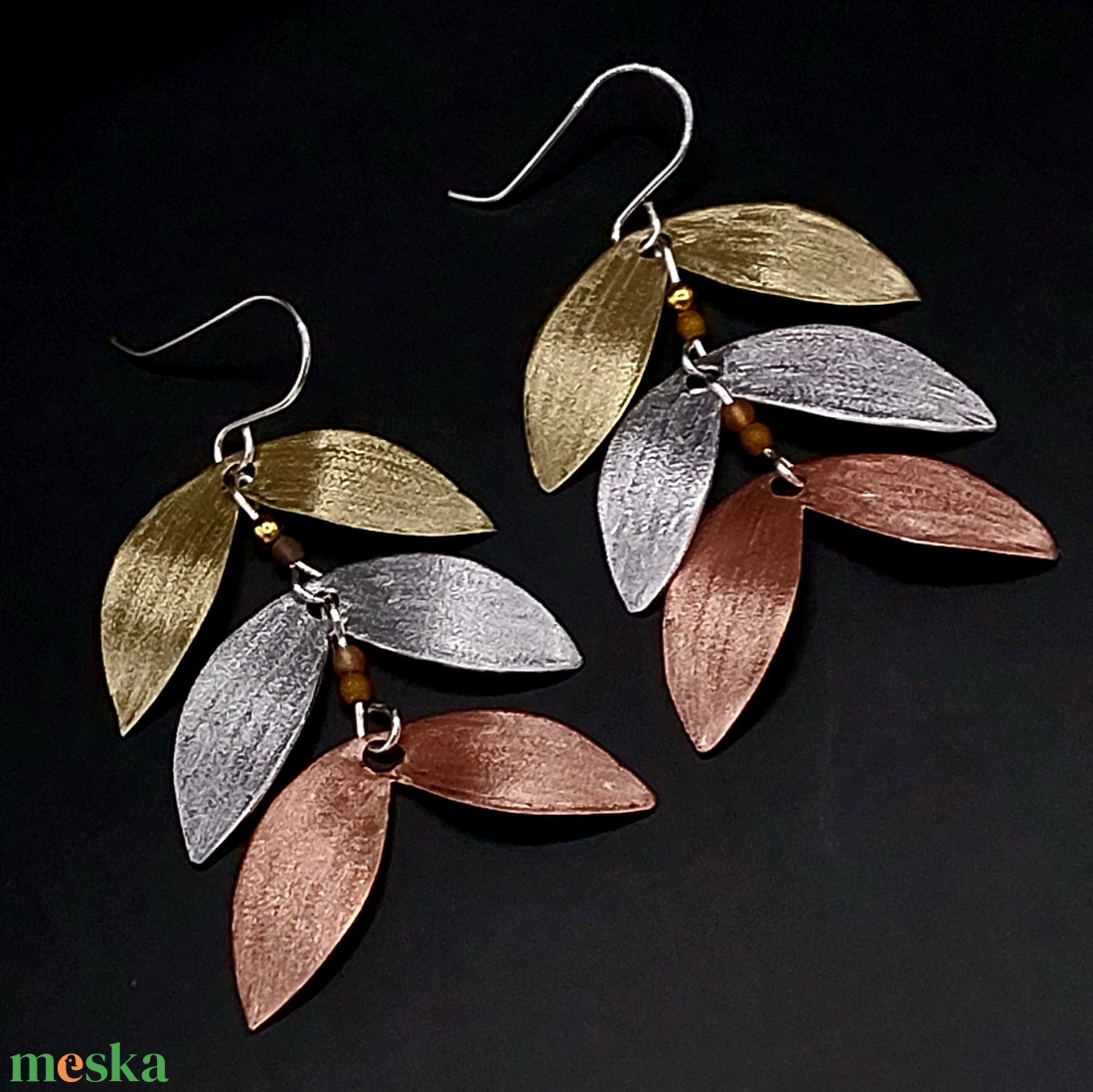 Három színű fülbevaló rézből és alumíniumból - ékszer - fülbevaló - lógó fülbevaló - Meska.hu