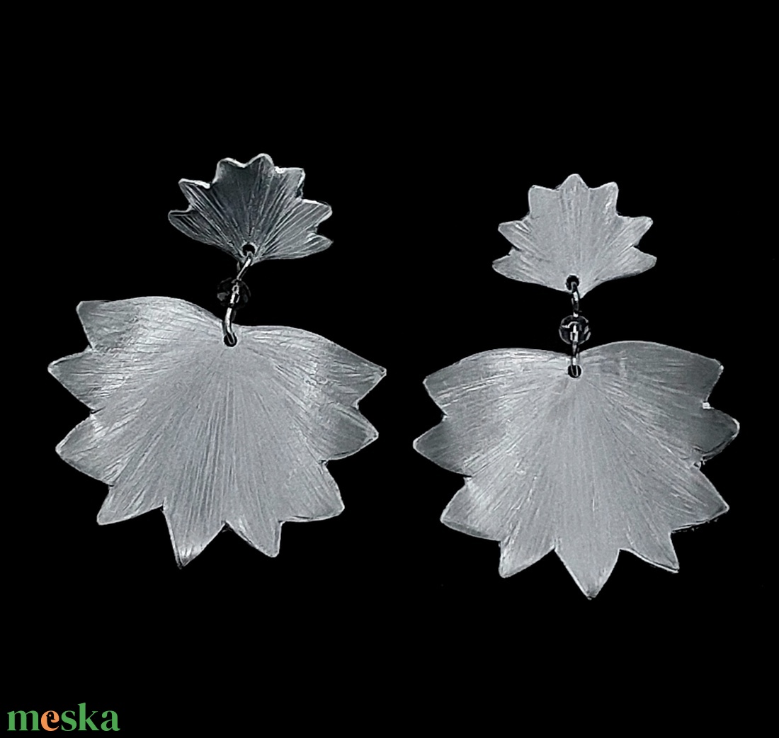 Különleges Lótuszvirág fülbevaló alumíniumból  - ékszer - fülbevaló - lógó fülbevaló - Meska.hu