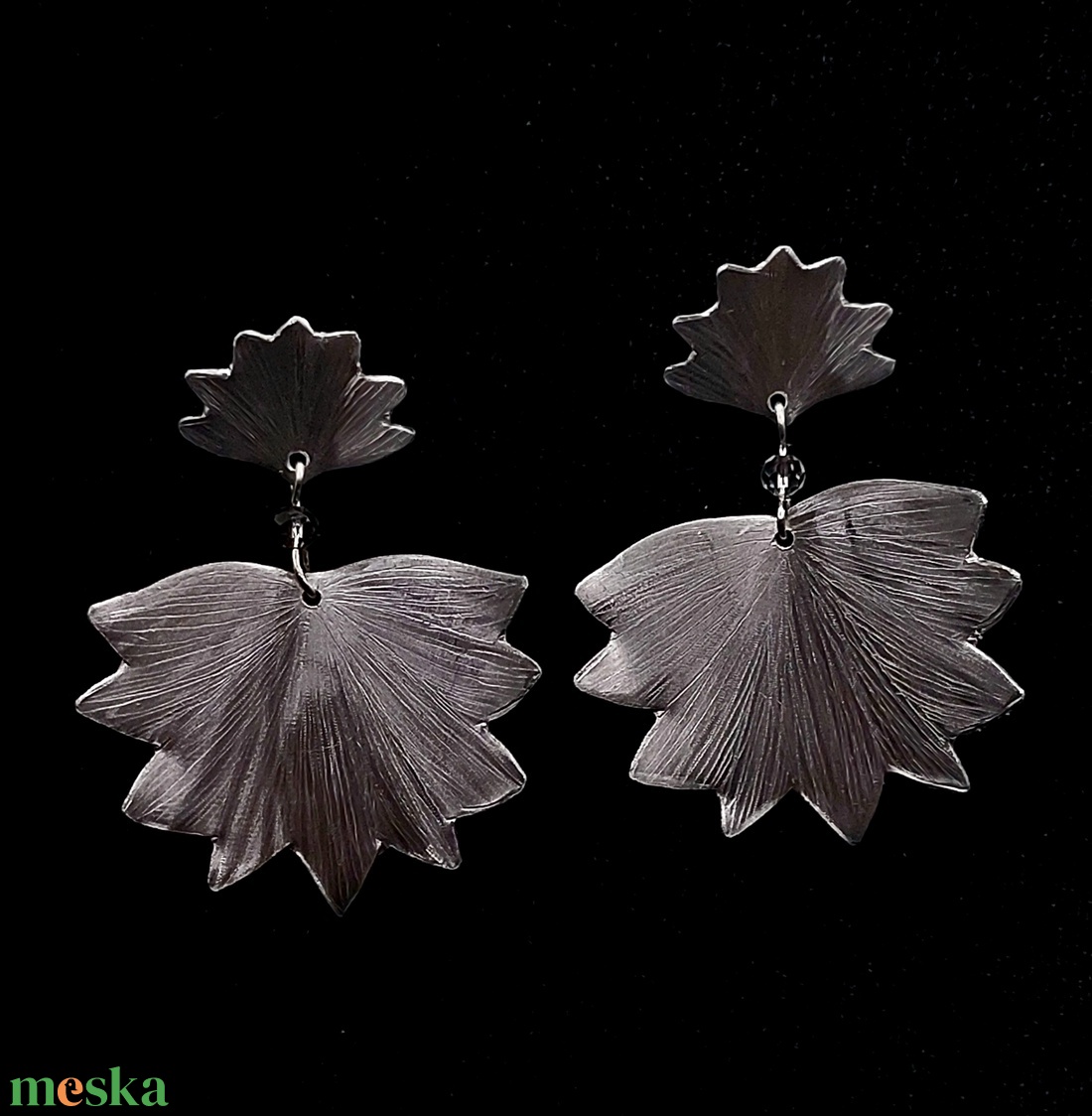 Különleges Lótuszvirág fülbevaló alumíniumból  - ékszer - fülbevaló - lógó fülbevaló - Meska.hu