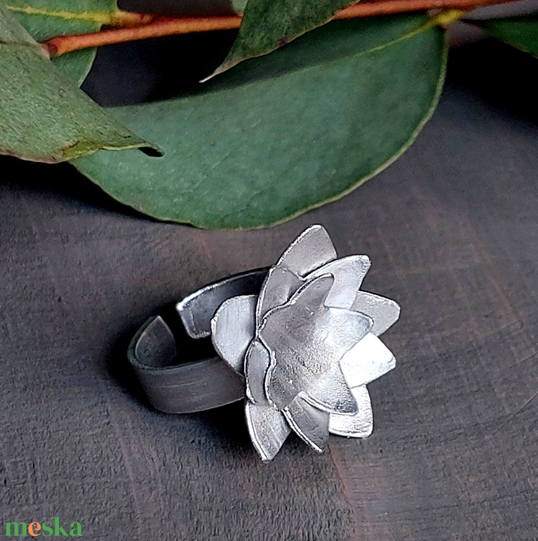 Minimál  LÓTUSZVIRÁG gyűrű alumíniumból  - ékszer - gyűrű - statement gyűrű - Meska.hu