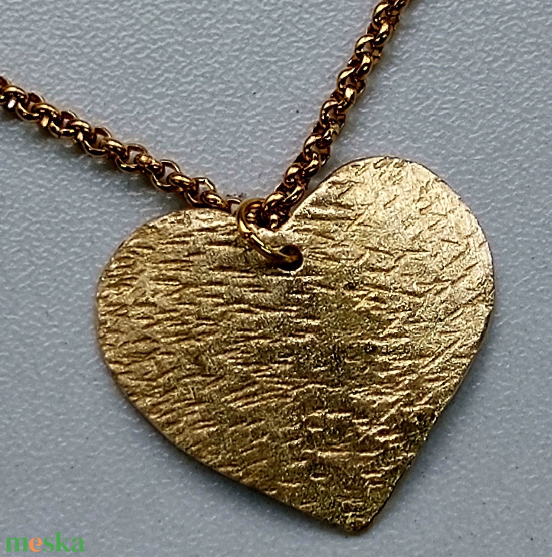  Arany színű lánc sárgaréz szív medállal - ékszer - nyaklánc - medálos nyaklánc - Meska.hu