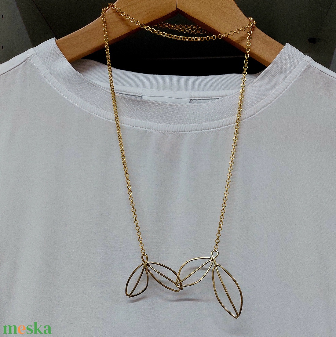 Levél medálos lánc sárgarézből, arany színű láncon - ékszer - nyaklánc - medálos nyaklánc - Meska.hu