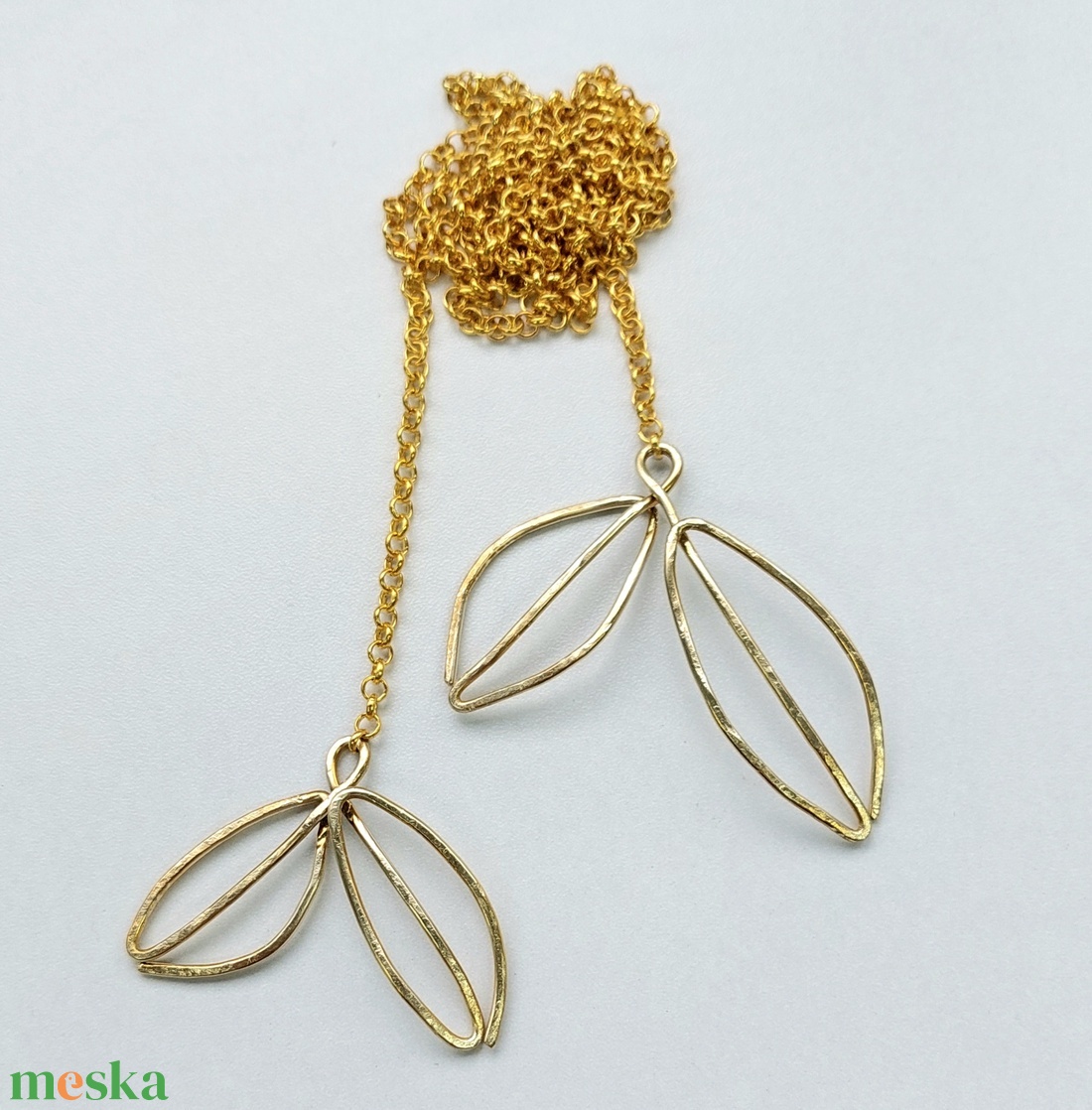 Levél medálos lánc sárgarézből, arany színű láncon - ékszer - nyaklánc - medálos nyaklánc - Meska.hu