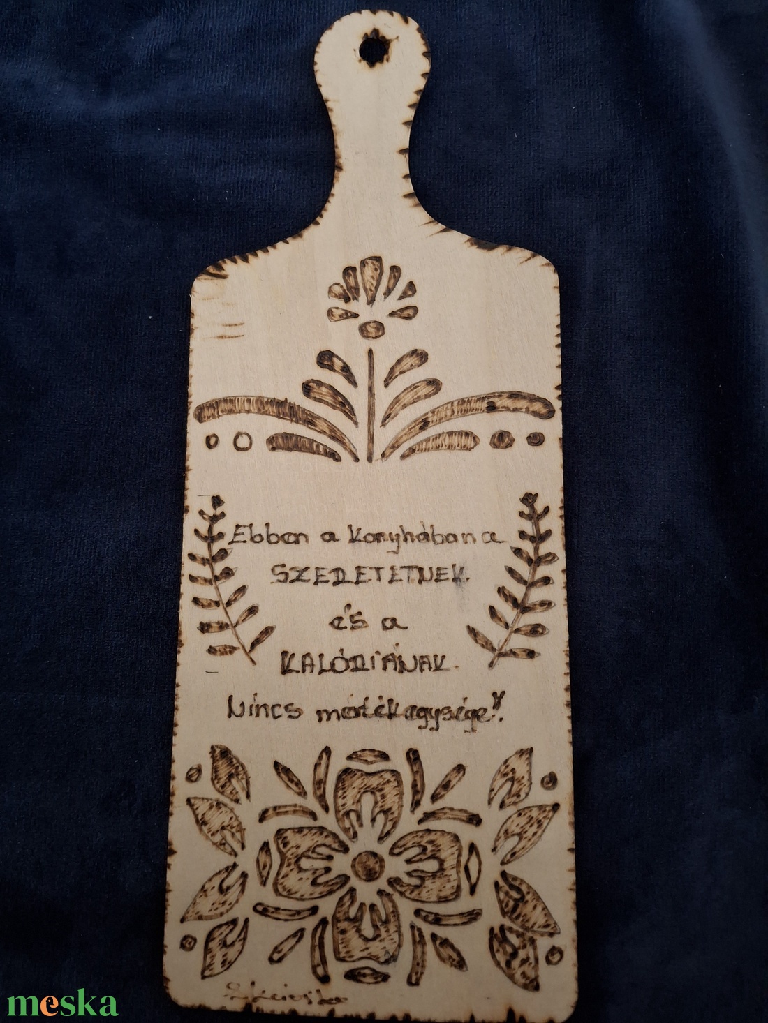 Szeretet és Kalória � Egyedi, pirográf díszdeszka konyhába - otthon & életmód - dekoráció - dísztárgy - Meska.hu