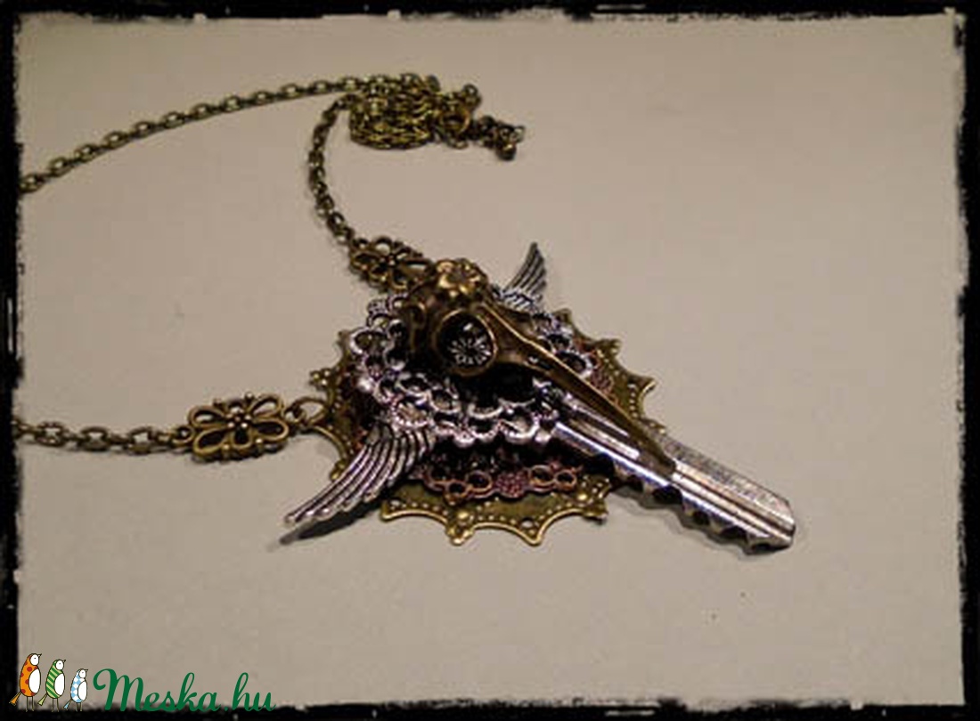 Steampunk kulcs medálos nyaklánc, madárkoponyával -  - Meska.hu