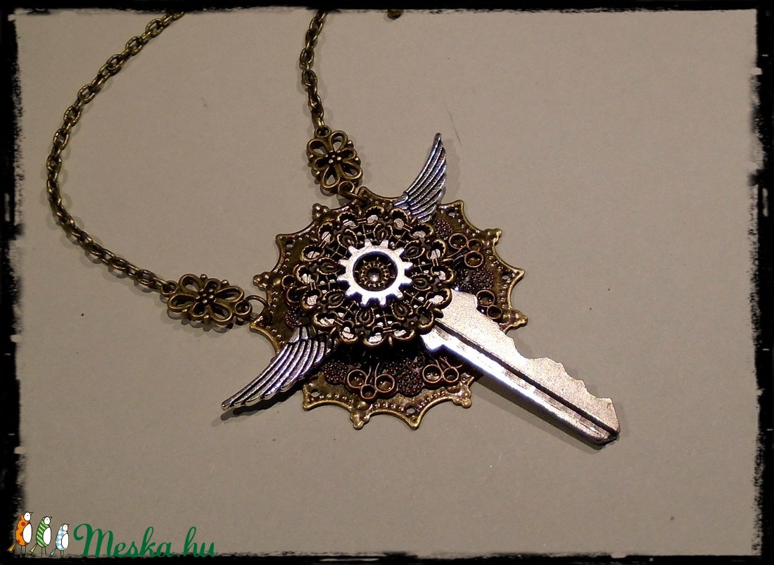 Steampunk kulcs medálos nyaklánc, filigránnal -  - Meska.hu