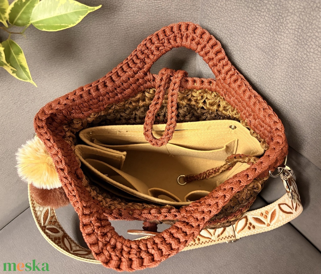 horgolt válltáska - táska & tok - kézitáska & válltáska - vállon átvethető táska - Meska.hu