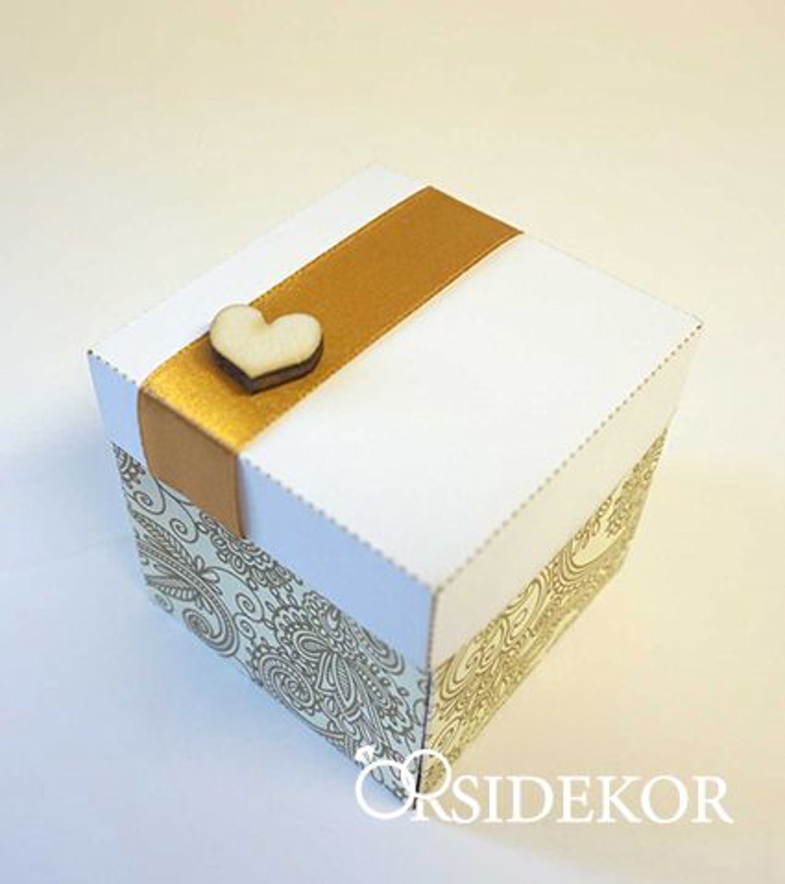 Dobozos esküvői meghívó mintás dobozban, kis fa szívecskével 7x7 cm - esküvő - meghívó & kártya - meghívó - Meska.hu