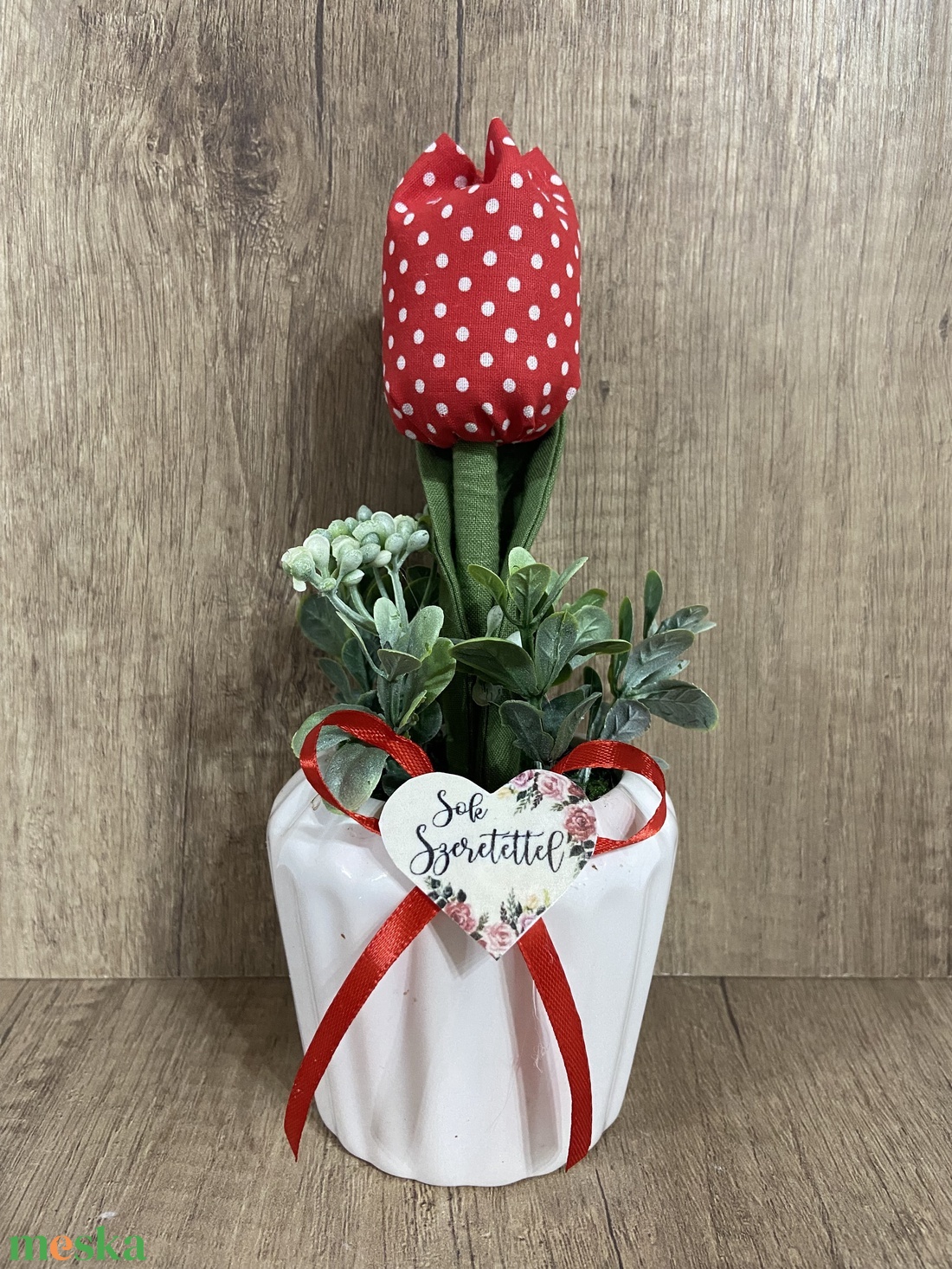 Textil tulipán kaspóban. Piros pöttyös - otthon & életmód - dekoráció - asztal és polc dekoráció - asztaldísz - Meska.hu Textil tulipán kaspóban. Piros pöttyös - otthon & életmód - dekoráció - asztal és polc dekoráció - asztaldísz - Meska.hu