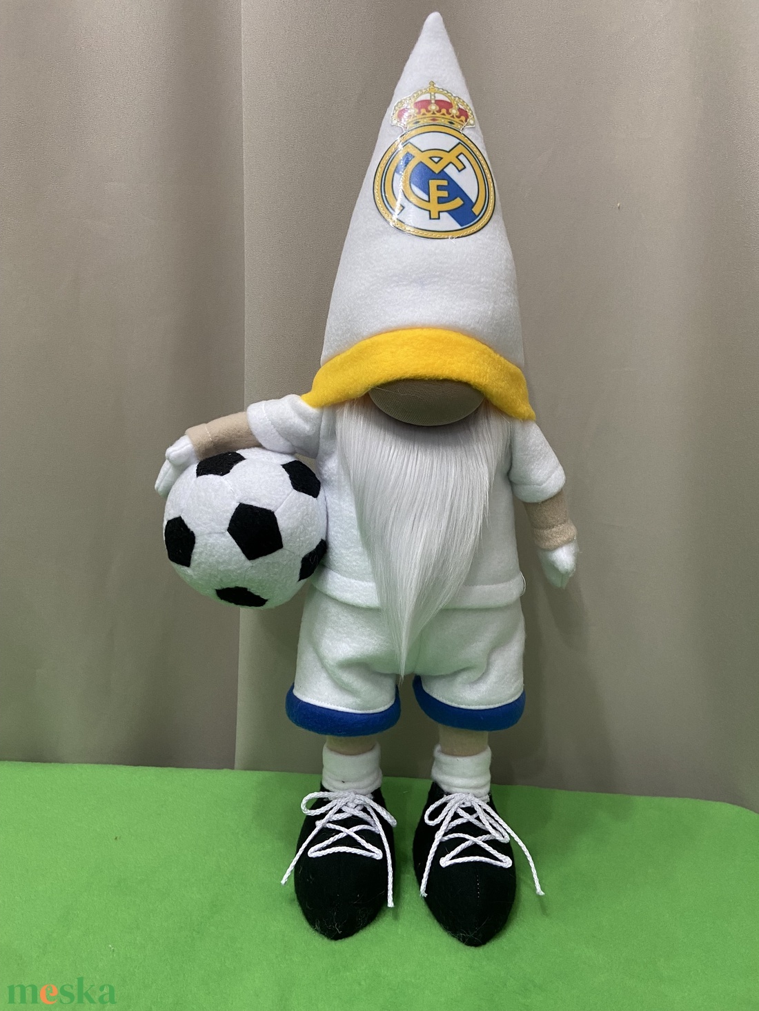 Álló Focis manó. Real Madrid . 50 cm - otthon & életmód - dekoráció - asztal és polc dekoráció - asztaldísz - Meska.hu Álló Focis manó. Real Madrid . 50 cm - otthon & életmód - dekoráció - asztal és polc dekoráció - asztaldísz - Meska.hu