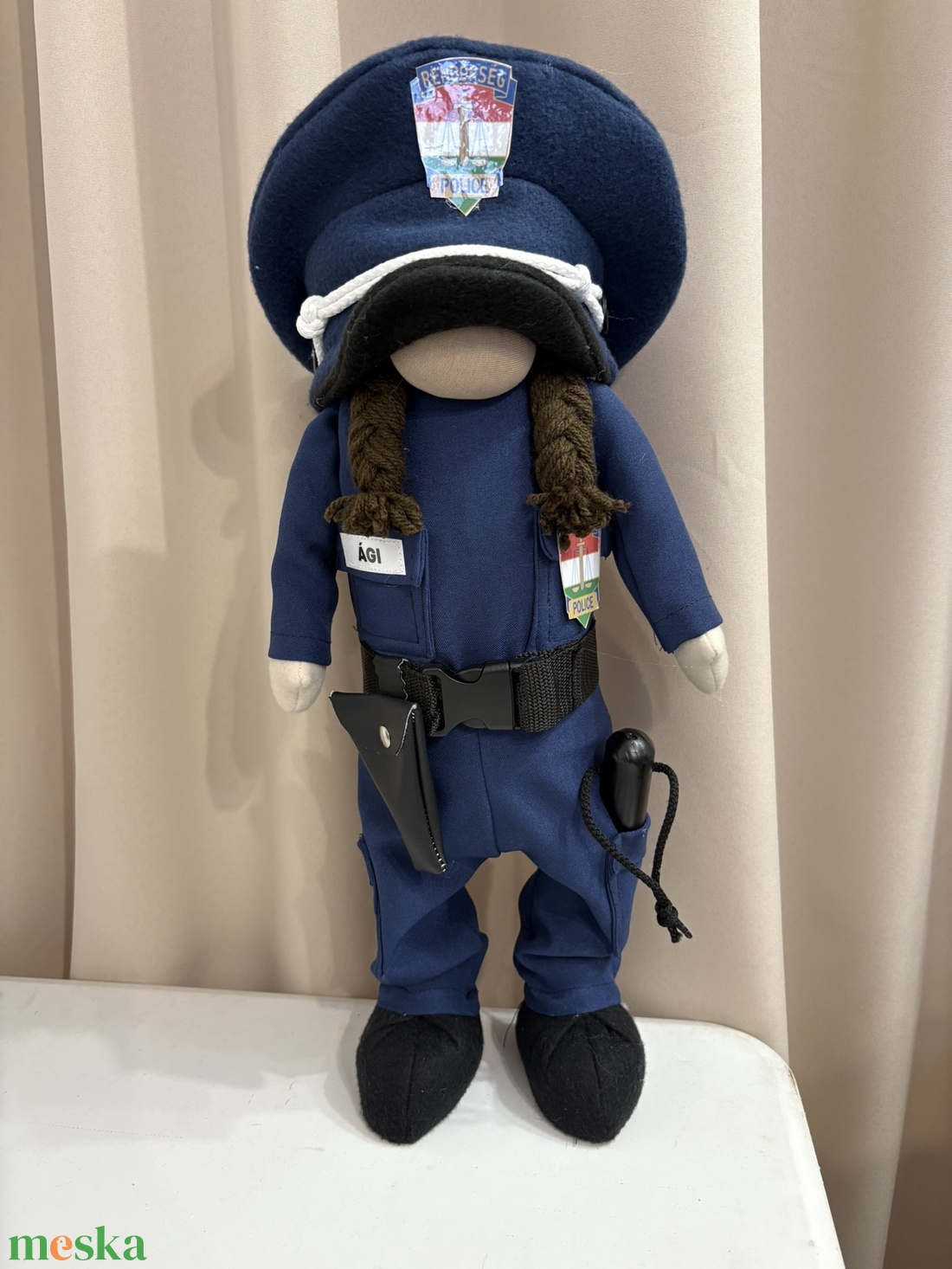 Rendőr manólány - otthon & életmód - dekoráció - dísztárgy - Meska.hu