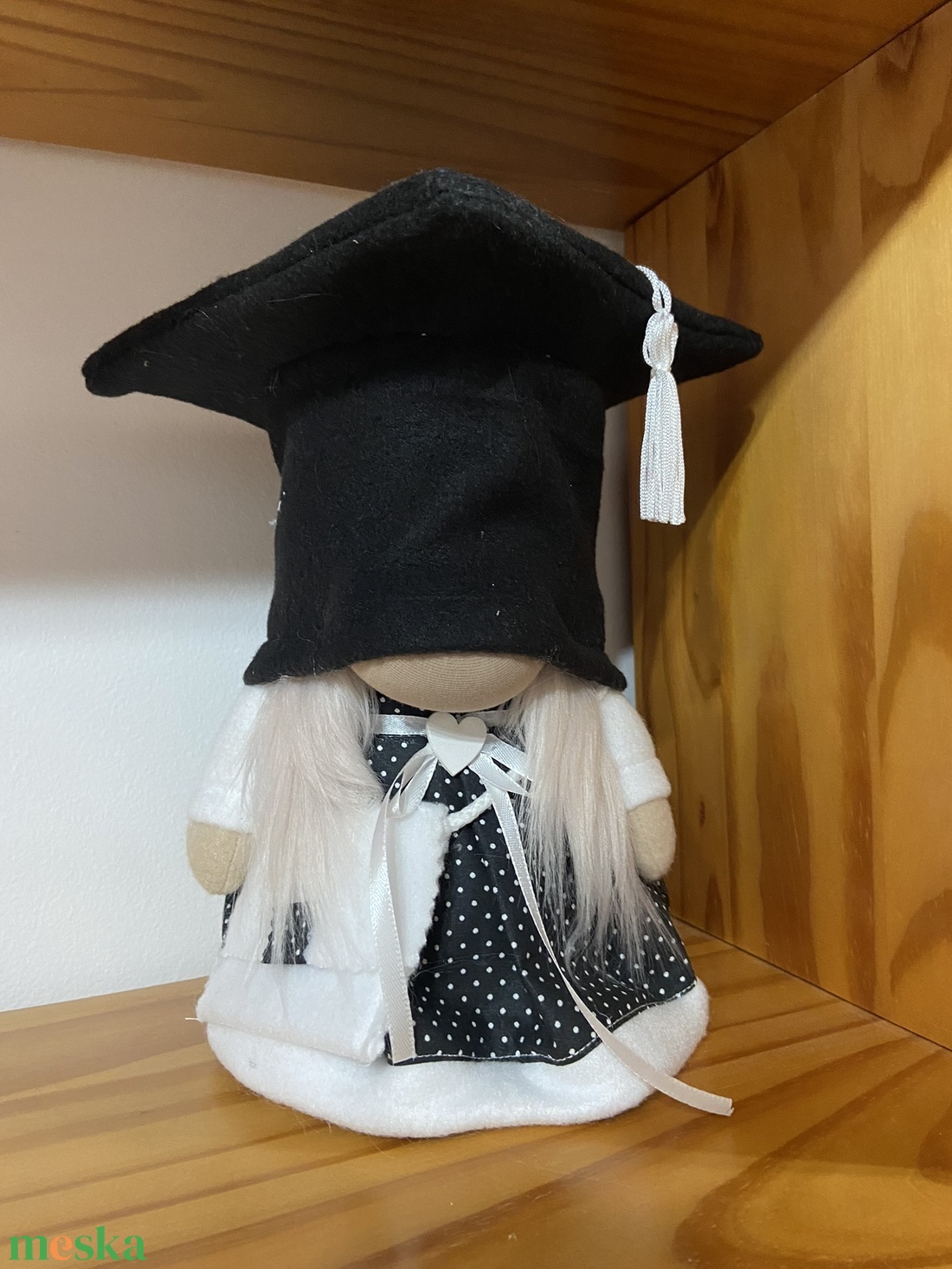 Ballagó manólány .Fekete  pöttyös - otthon & életmód - dekoráció - asztal és polc dekoráció - asztaldísz - Meska.hu