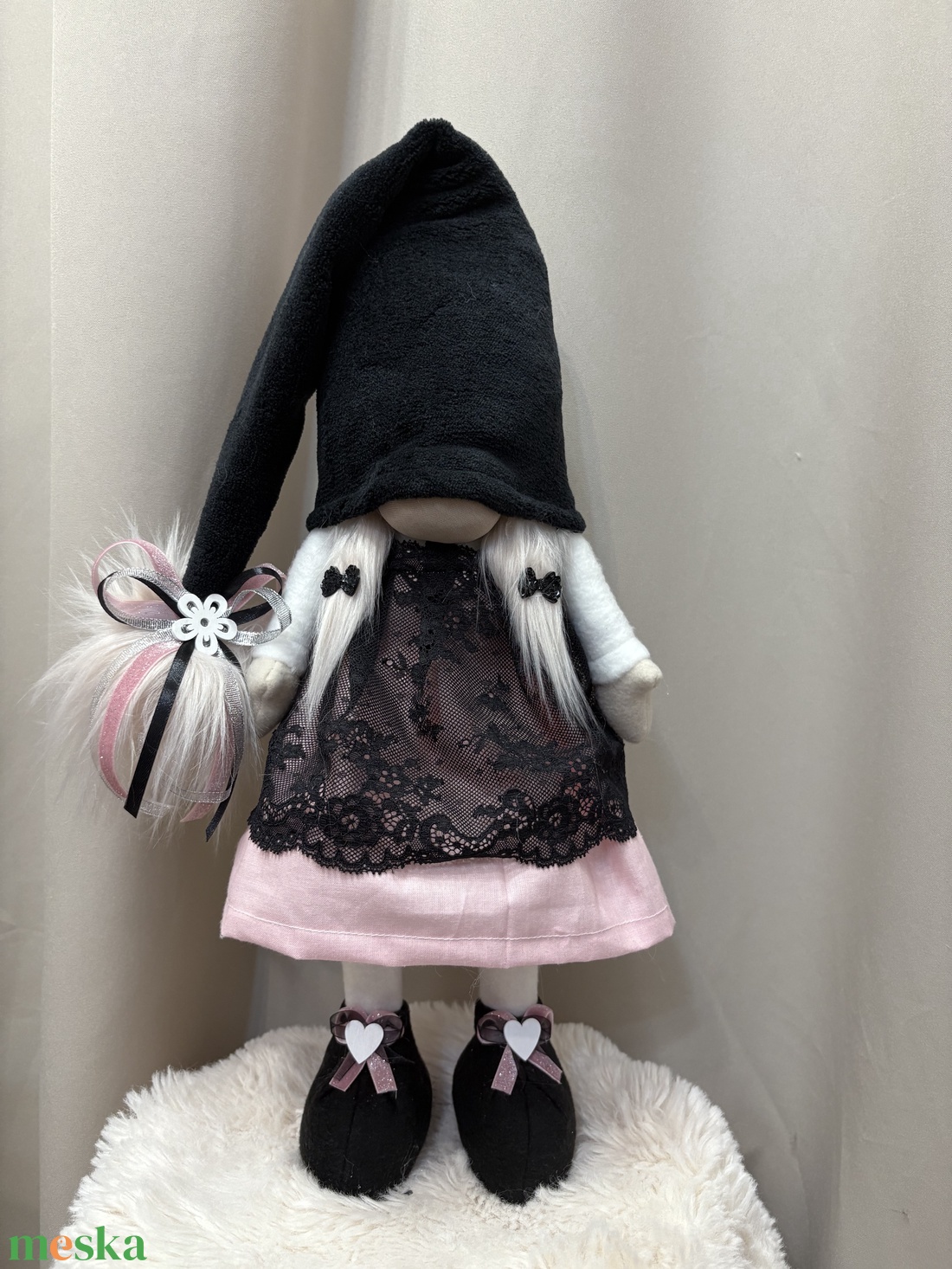 Rózsaszín-fekete manólány  - otthon & életmód - dekoráció - manók - Meska.hu