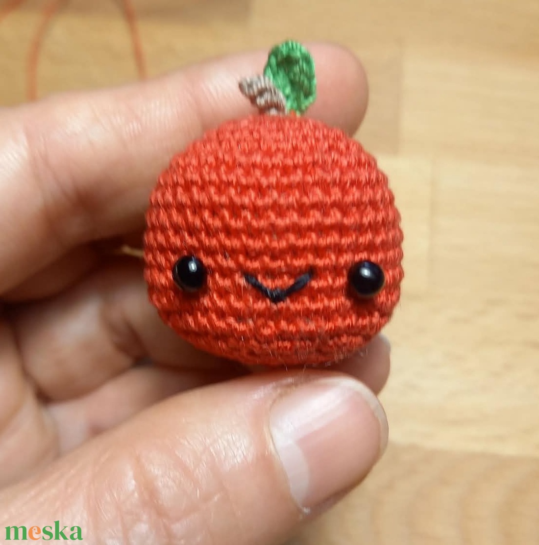 Mini Horgolt Alma - táska & tok - kulcstartó & táskadísz - kulcstartó - Meska.hu