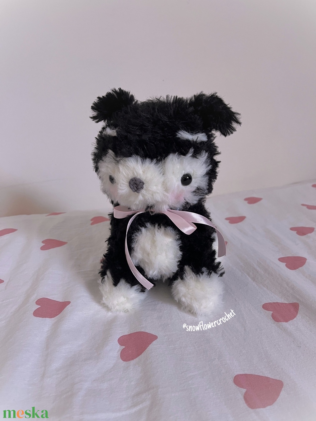 hamu horgolt fekete-fehér foltos kutyus plüss, amigurumi - játék & sport - plüssállat & játékfigura - kutya - Meska.hu