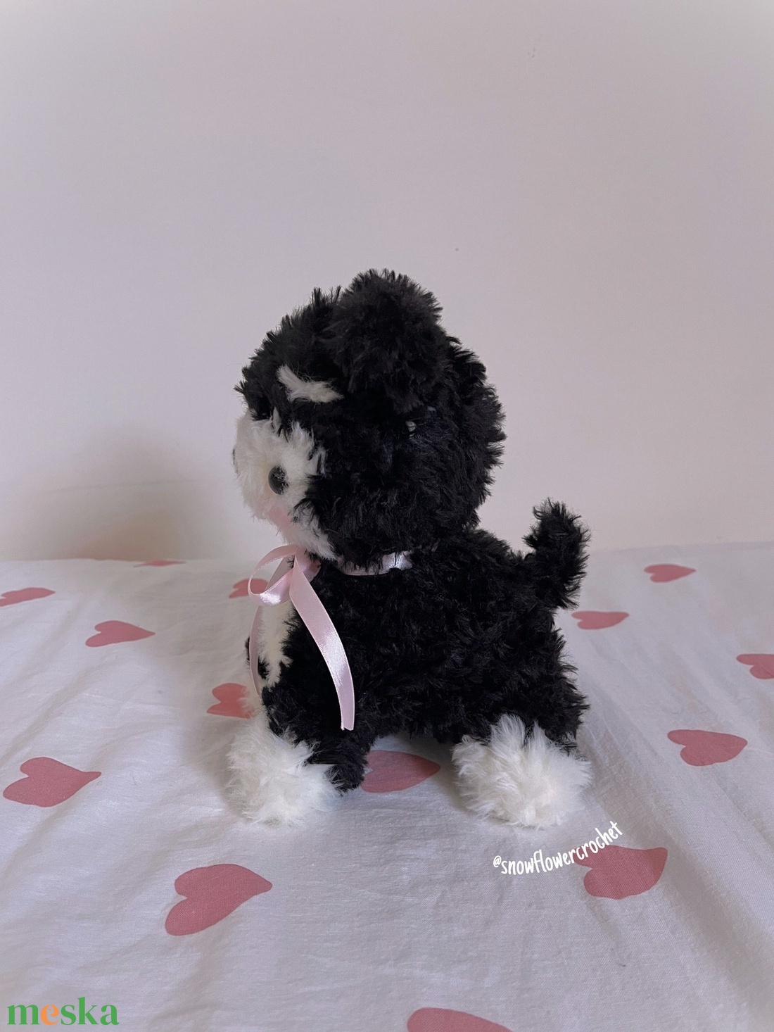 hamu horgolt fekete-fehér foltos kutyus plüss, amigurumi - játék & sport - plüssállat & játékfigura - kutya - Meska.hu